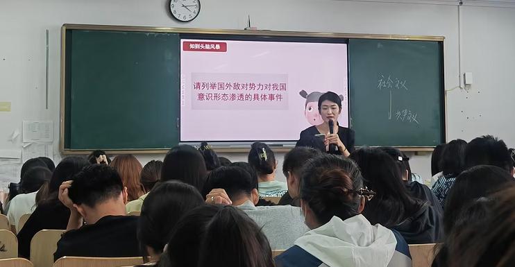 聚焦课堂提质量 互听互评促成长—— 足球365直播网开展公开教学听课评课活动 聚焦课堂提质量 互听互评促成长—— 足球365直播网开展公开教学听课评课活动