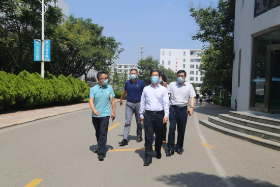 齐鲁工业大学党委书记王英龙来足球365考察交流