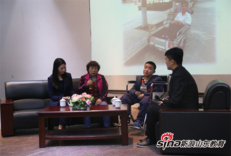 “妈妈就是你的腿”足球365直播网师生与他共同诠释行走的力量 “妈妈就是你的腿”足球365直播网师生与他共同诠释行走的力量
