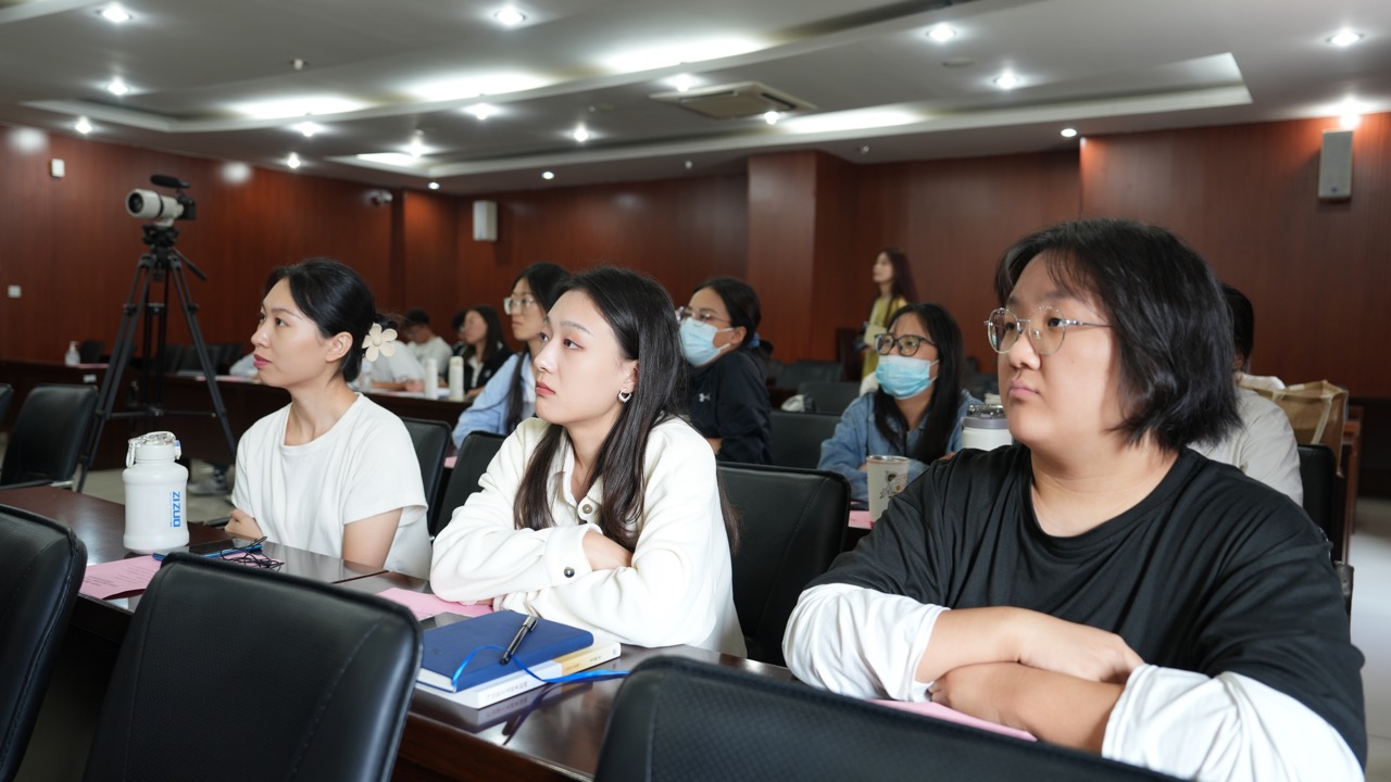 讲好新时代“大思政课”, 提升思政课教师“宣讲力” ——“中国梦·新时代·新使命”青岛市百姓宣讲团暨“学习强国”名师团走进足球365直播网 讲好新时代“大思政课”, 提升思政课教师“宣讲力” ——“中国梦·新时代·新使命”青岛市百姓宣讲团暨“学习强国”名师团走进足球365直播网