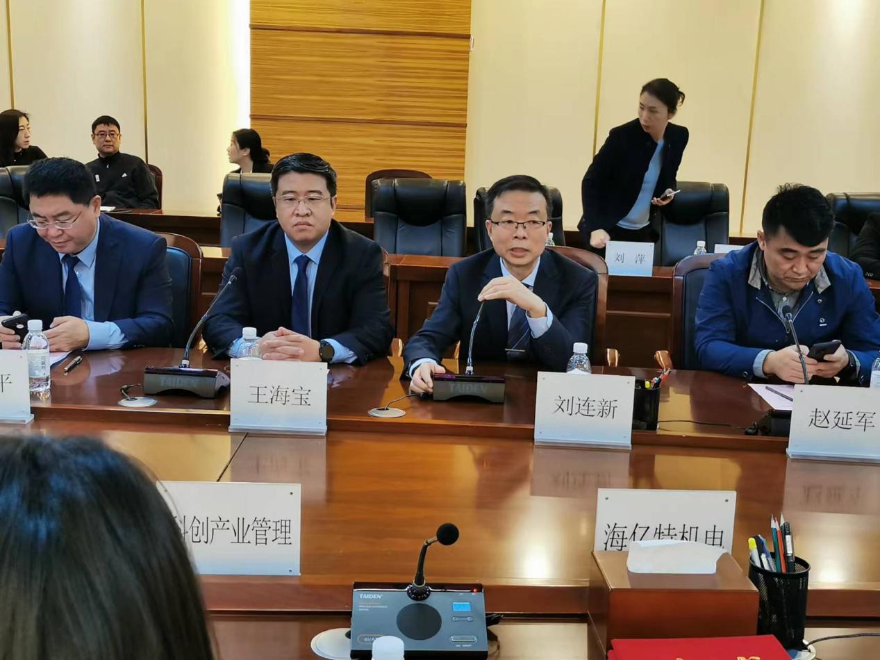 足球365与中国(山东)自由贸易试验区青岛自贸片区管委签署人才产教融合战略合作协议 足球365与中国(山东)自由贸易试验区青岛自贸片区管委签署人才产教融合战略合作协议