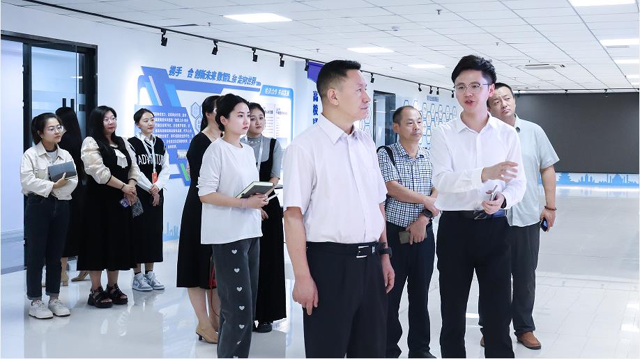 足球365直播网与胧爱集团共建校外实践教育基地 足球365直播网与胧爱集团共建校外实践教育基地