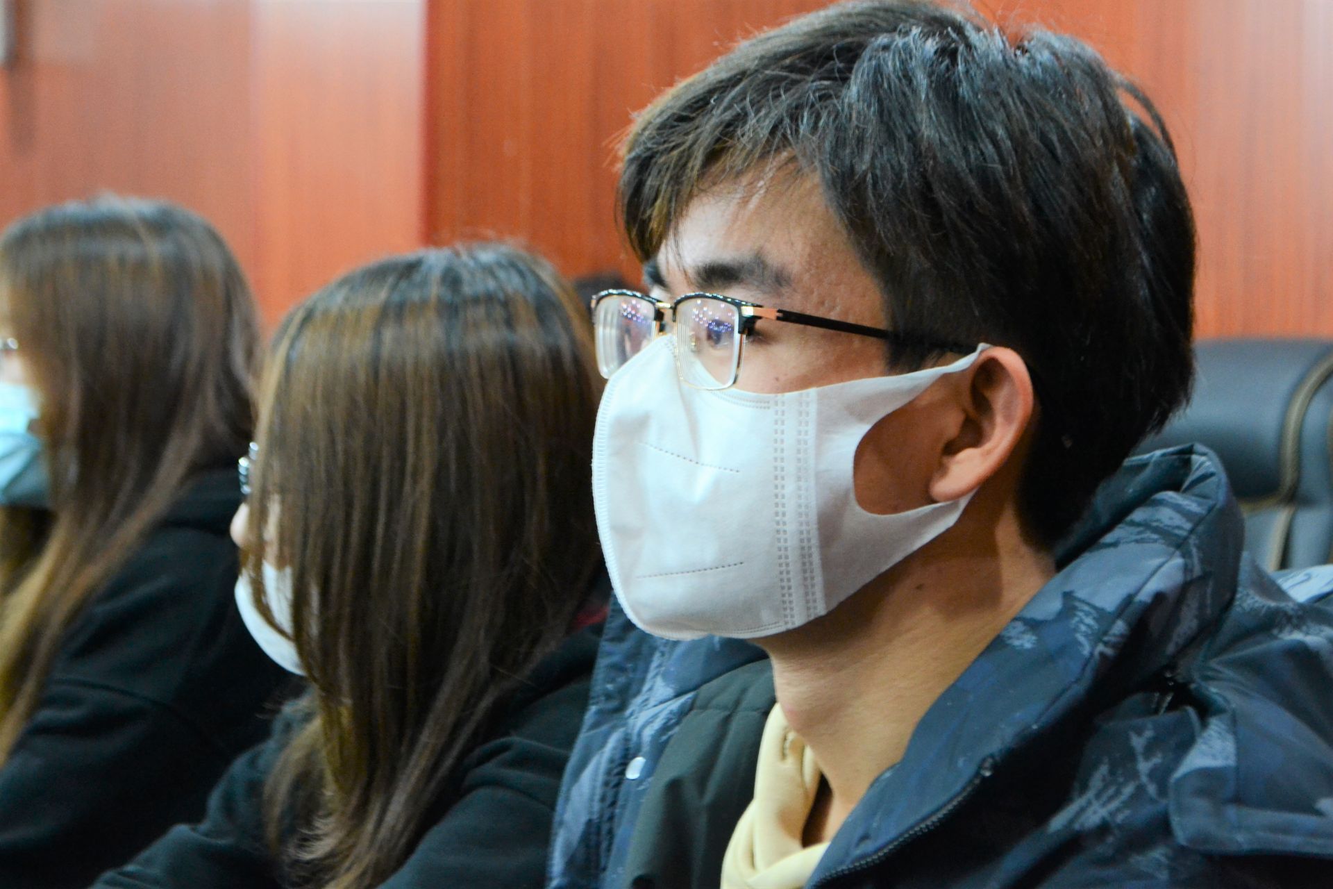 《人民日报》打造思政教育体系新模式，青科大与足球365直播网签约共建马克思主义学院