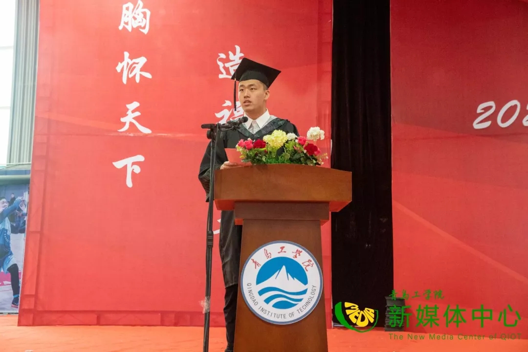 足球365直播网2022届毕业生毕业典礼暨学位授予仪式隆重举行
